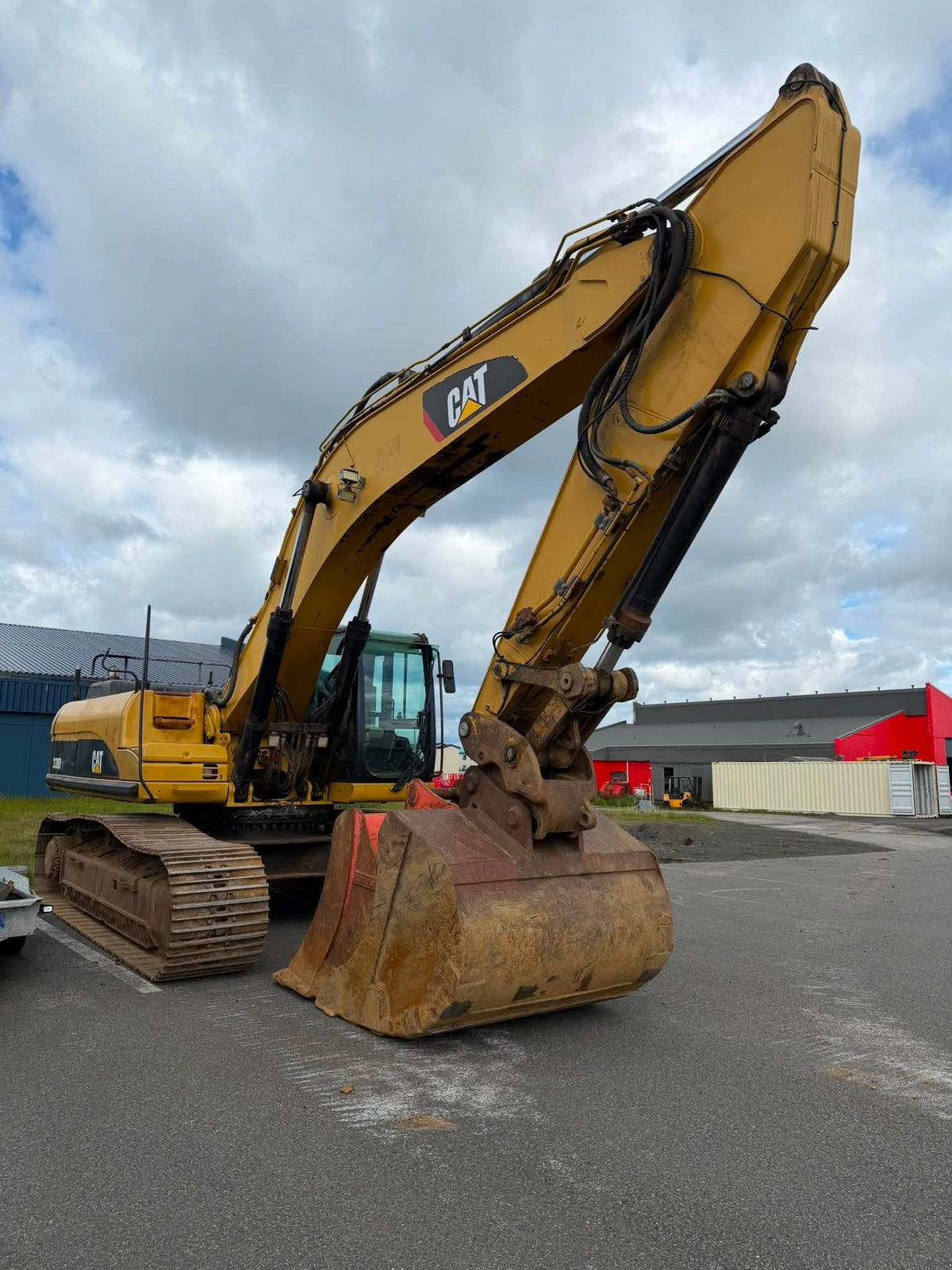 Notuð CAT 330 DL 2007